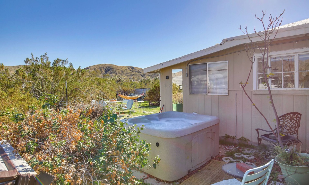 Morongo Valley House | 18 Mi to Joshua Tree NP: WFH-Ready Desert Escape