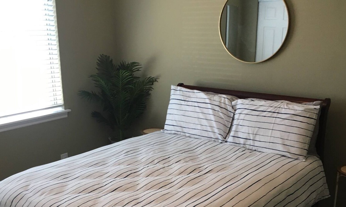 City Heights House | 1bd/1ba, sleeps 4 + Everyday Essentials for Your Stay + Pet-Friendly!
