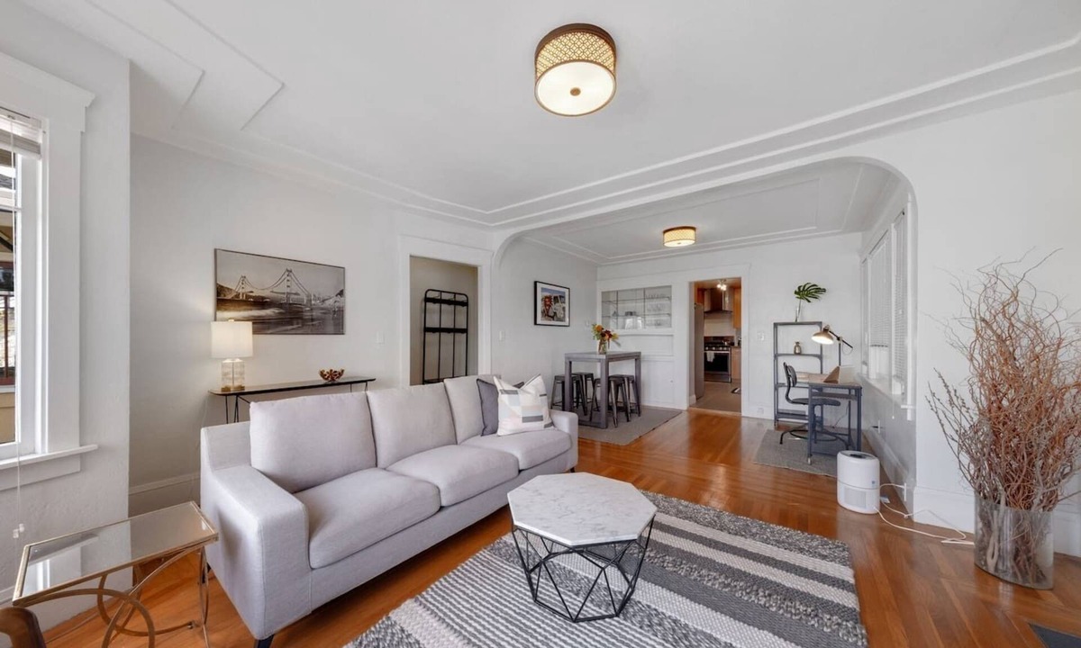 Piedmont Avenue Apartment | 2 Bedroom, 1 Bath Located Just Steps Away From Piedmont Ave