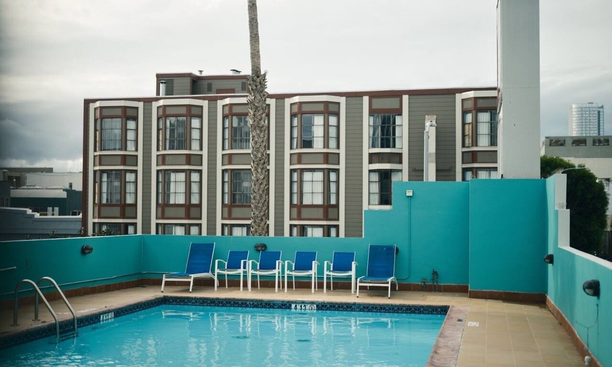 Downtown San Francisco Hotel | 2 Elegant Units with Heated Pools in the Heart of San Francisco