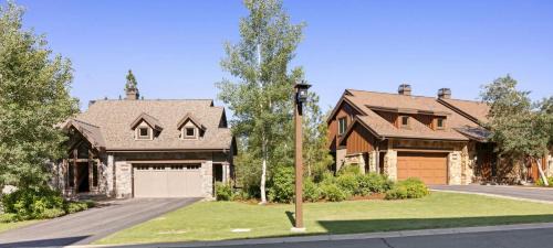 Truckee House | 2 Luxury Adjacent Northstar Homes Walk to Lifts Private Hot Tubs
