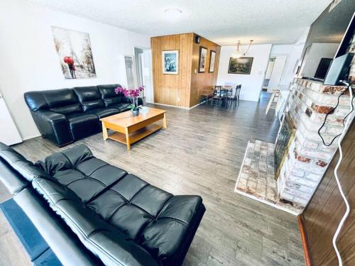 Hayward House | 202 Spacious Hayward Entire 4BR SFH