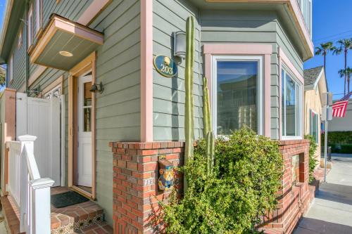 Avalon House | 203D 203 Descanso Ave.