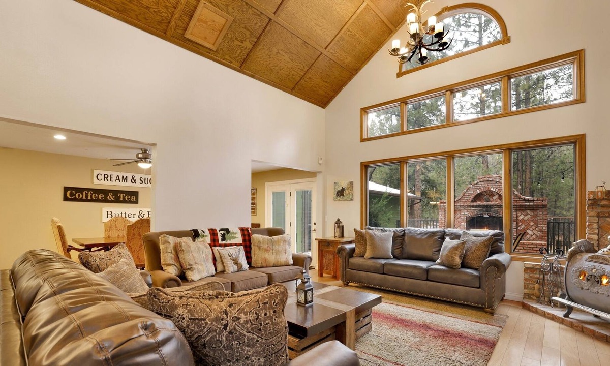 Summit Estates Cabin | 2201-apres Ski Haus 4 Bedroom Home by RedAwning