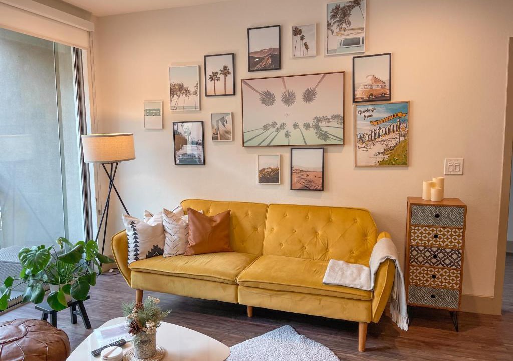 Downtown Apartment | 2BDR & parking 5-10min to Santa Monica Pier