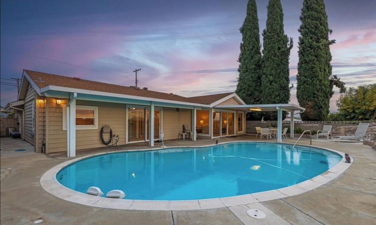 Lake Murray House | 3-bedroom cozy house in San Diego with sparkling pool!