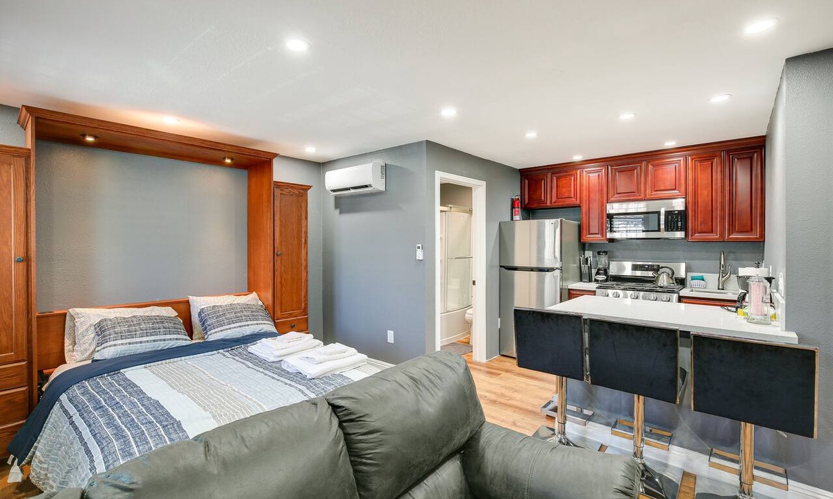 Los Angeles Apartment | 3 Mi to SoFi Stadium! Hidden Gem in Hawthorne