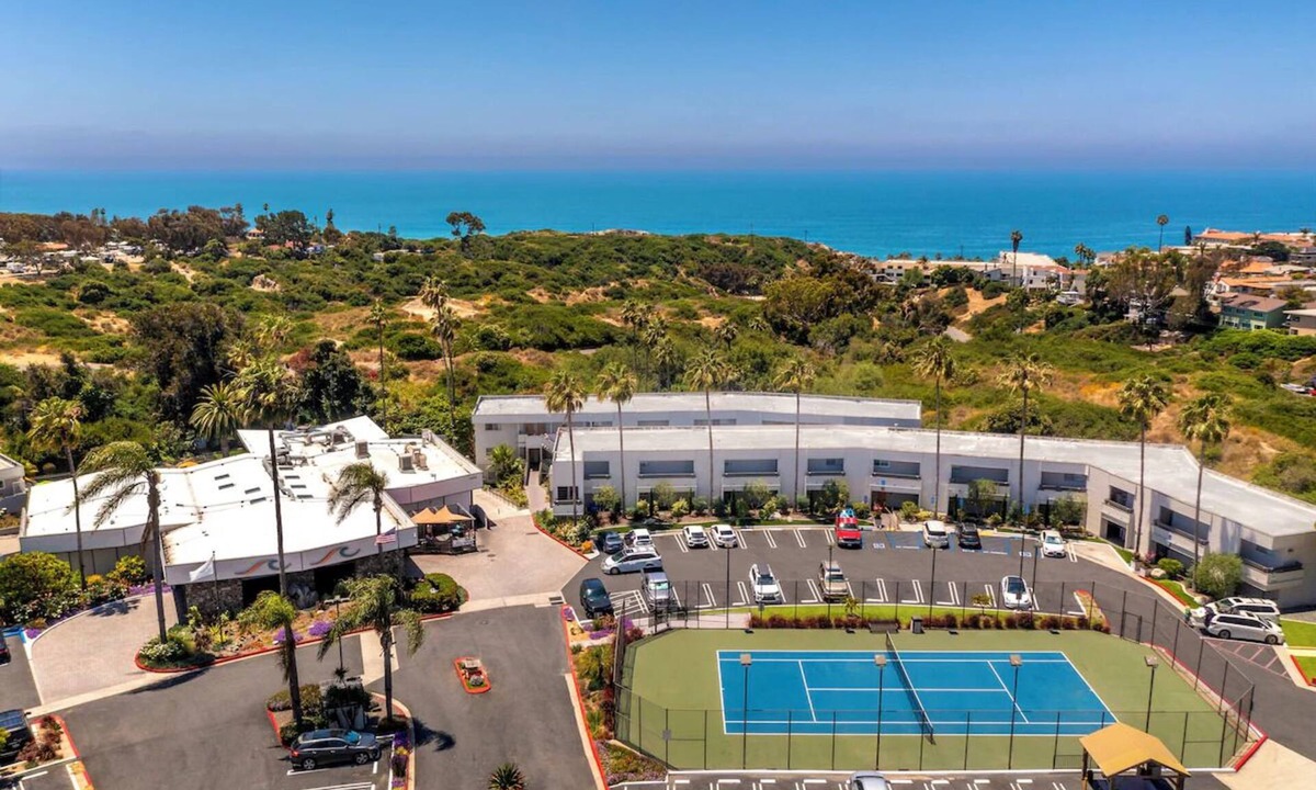 San Clemente Hotel | 3 Spacious Units in San Clemente | Near Beach & Downtown | Onsite Pool