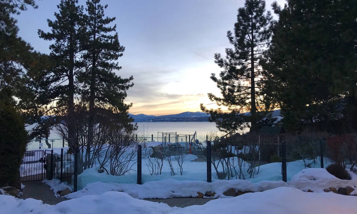 Tahoya Shores Hotel | 3 Units Studios | Lakeside Tahoe Lodge | Kitchen & Free Parking