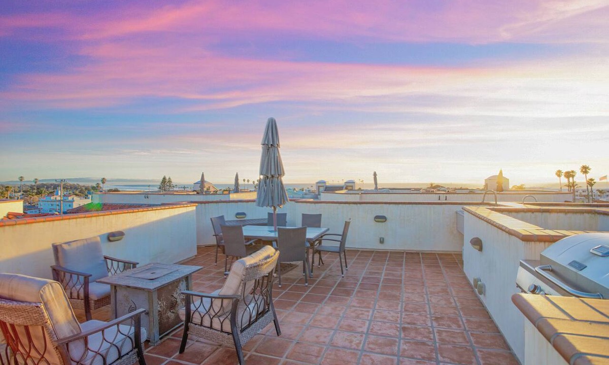 Downtown Condo | 355 Stimson Ave