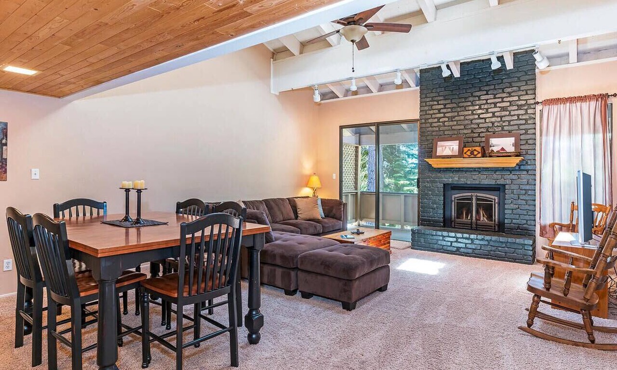 Incline Village Condo | 3BR/2BA Incline Village condo w pool, fireplace