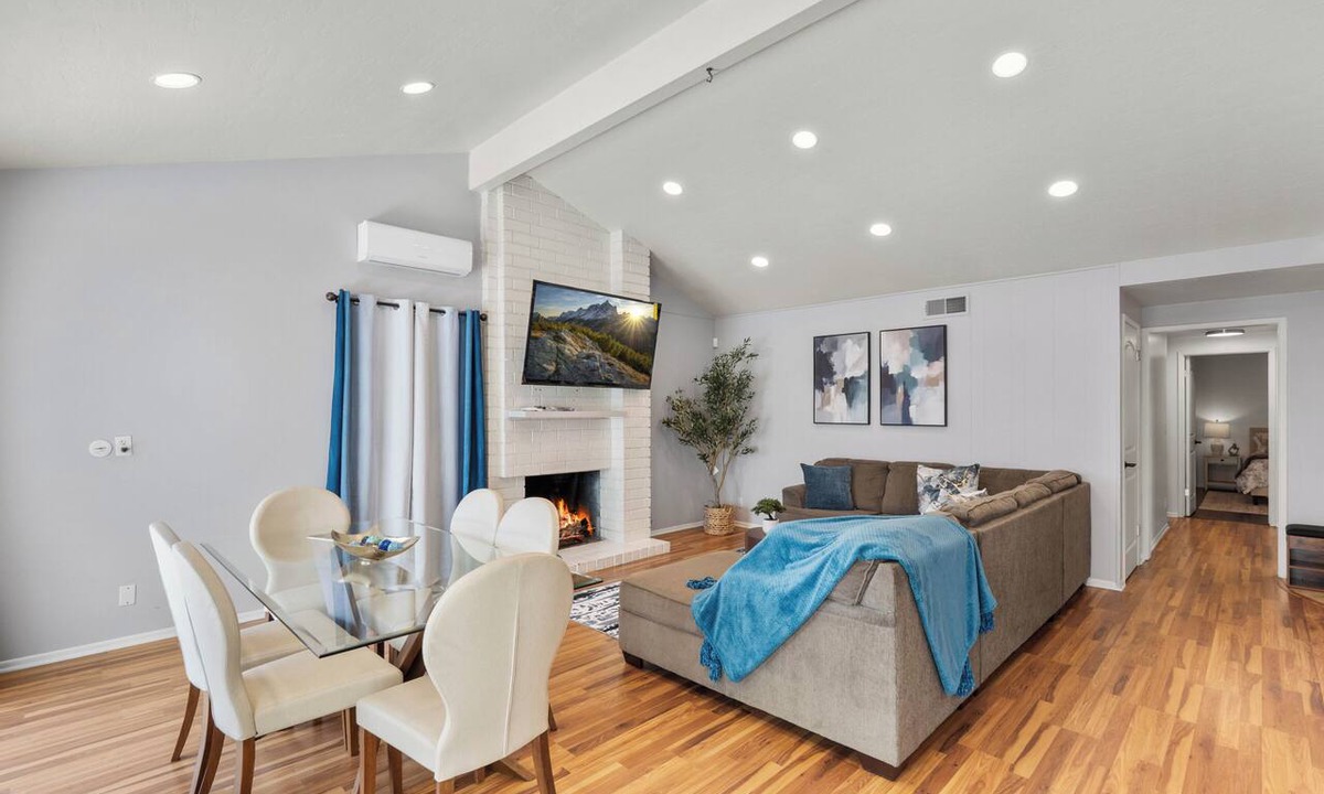 Midway City House | 3BR Chic & Modern Retreat near Disneyland