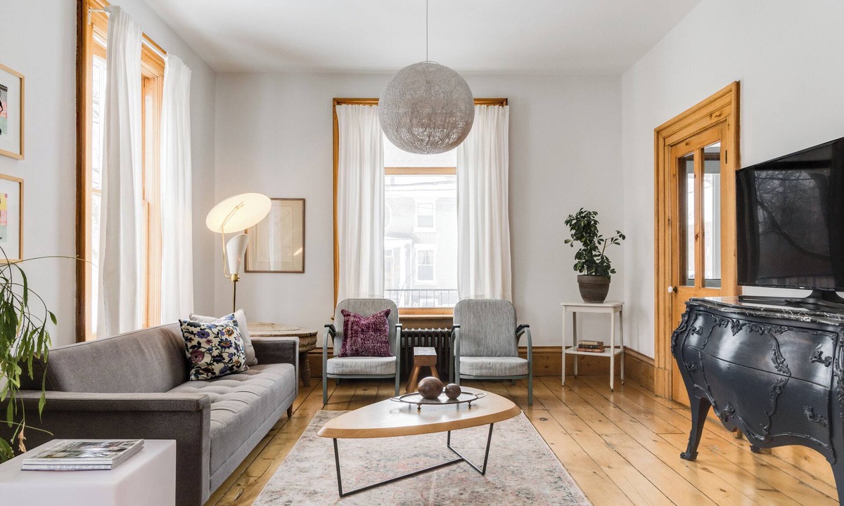 Prince Edward House | 4 Bedroom Historic Home | Picton