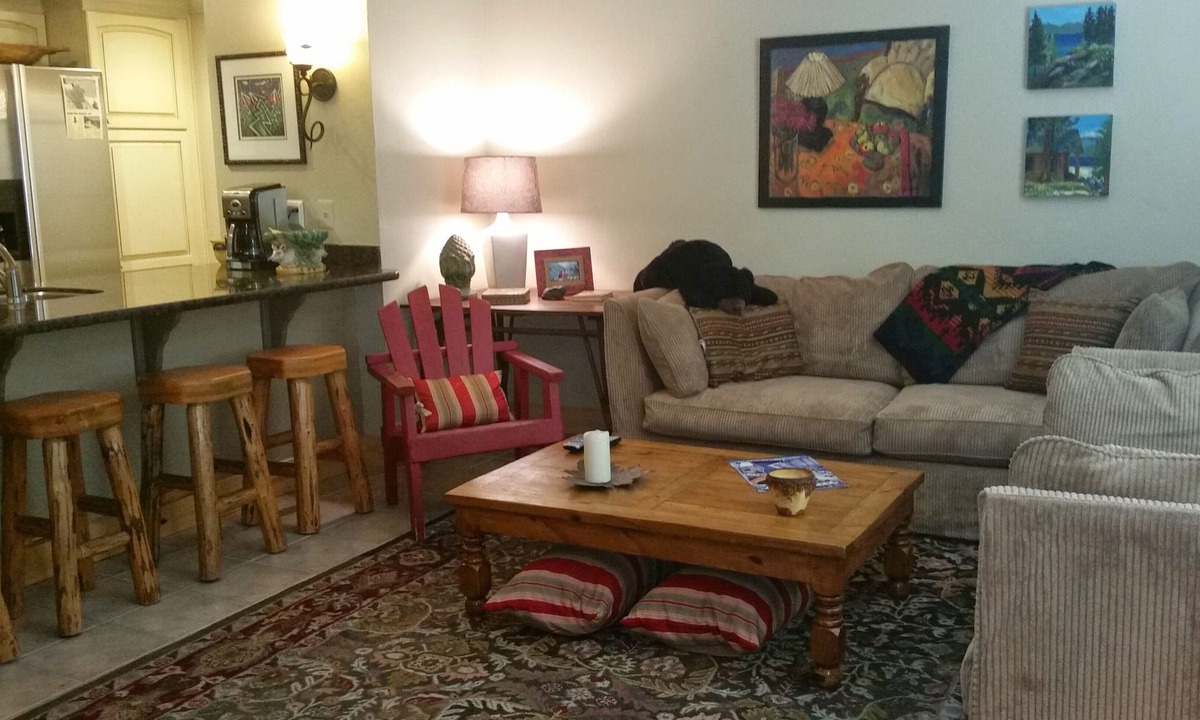 Lake Forest House | 4 Bedrooms & 3 baths on Quiet Cul de Sac, Walk to Beach, Bike Path Outside Door