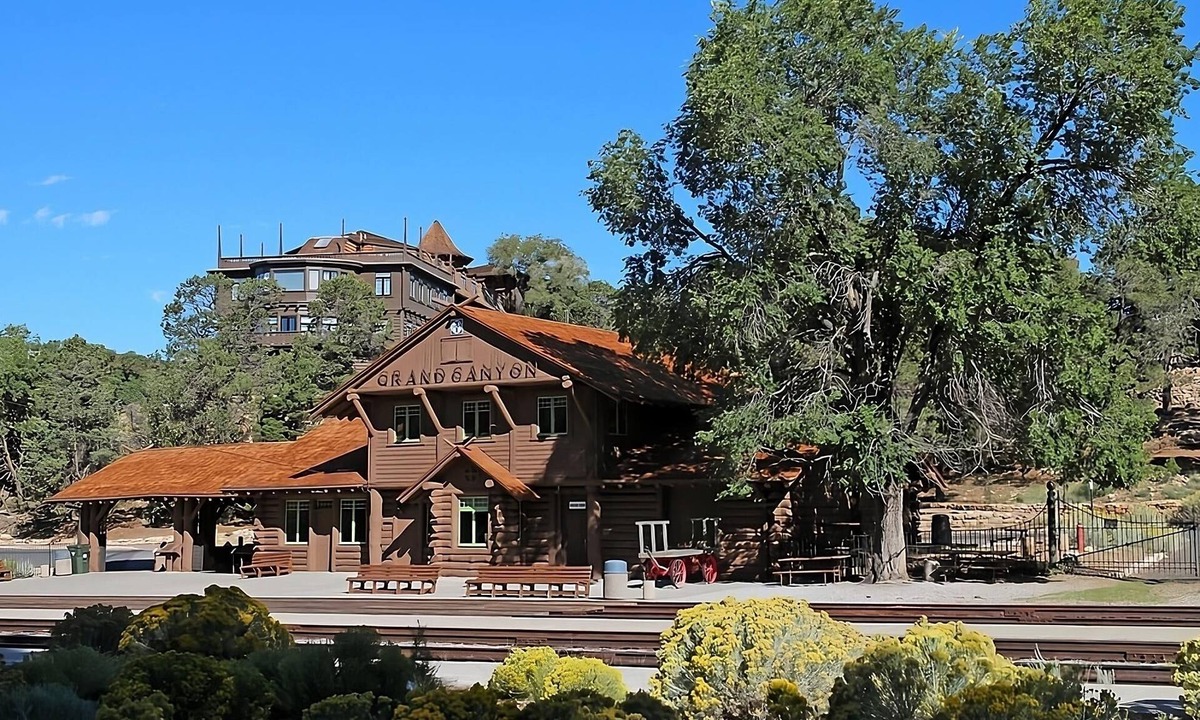 Williams House | 4 Family-Friendly Units, Free Breakfast & Parking, Williams Little League Park!
