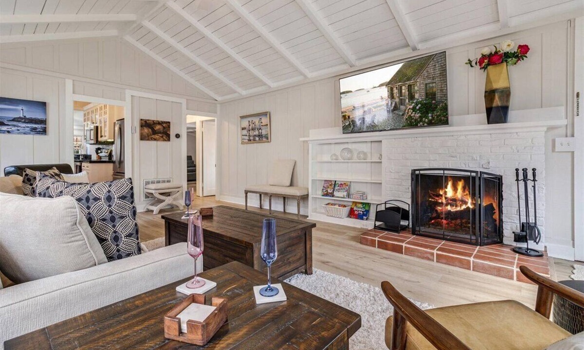 Northeast Carmel House | 4000 Light Above the Sea - Near Downtown Carmel