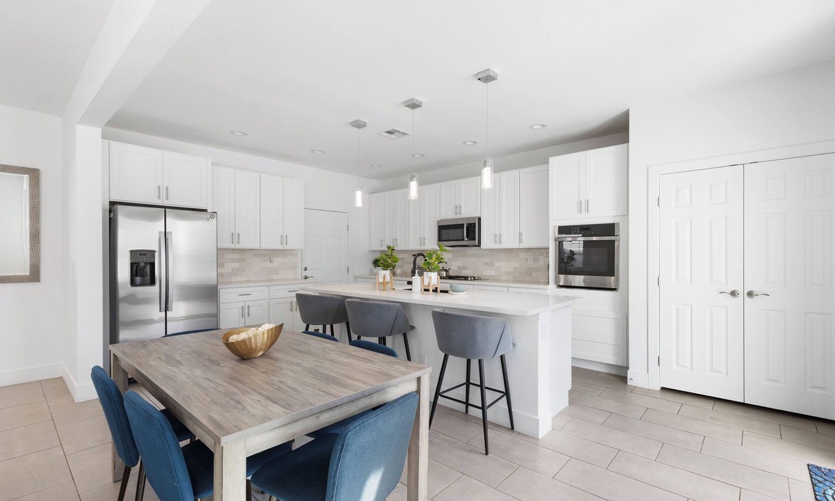 Paradise House | 4BR Modern Home Work Remotely in Style Near Strip, Convention & Airport