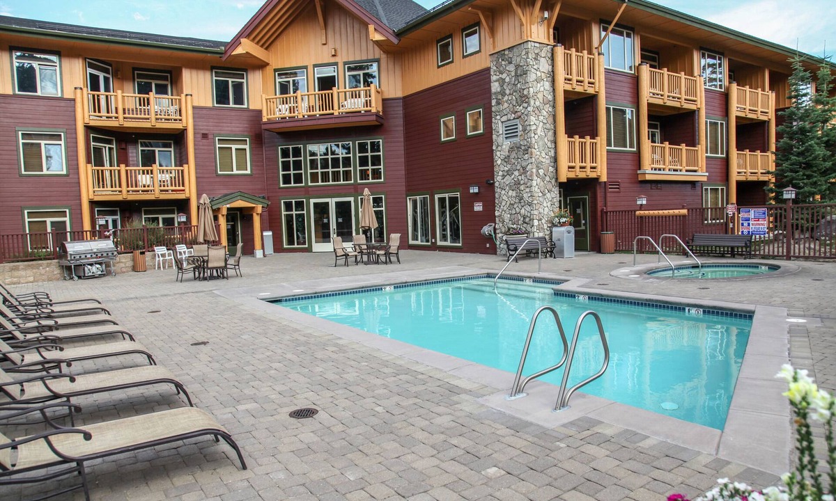 Mammoth Lakes Condo | 5-Star & Large Floor Plan, Balcony. Quiet Location, Pool & Hot Tub On-site