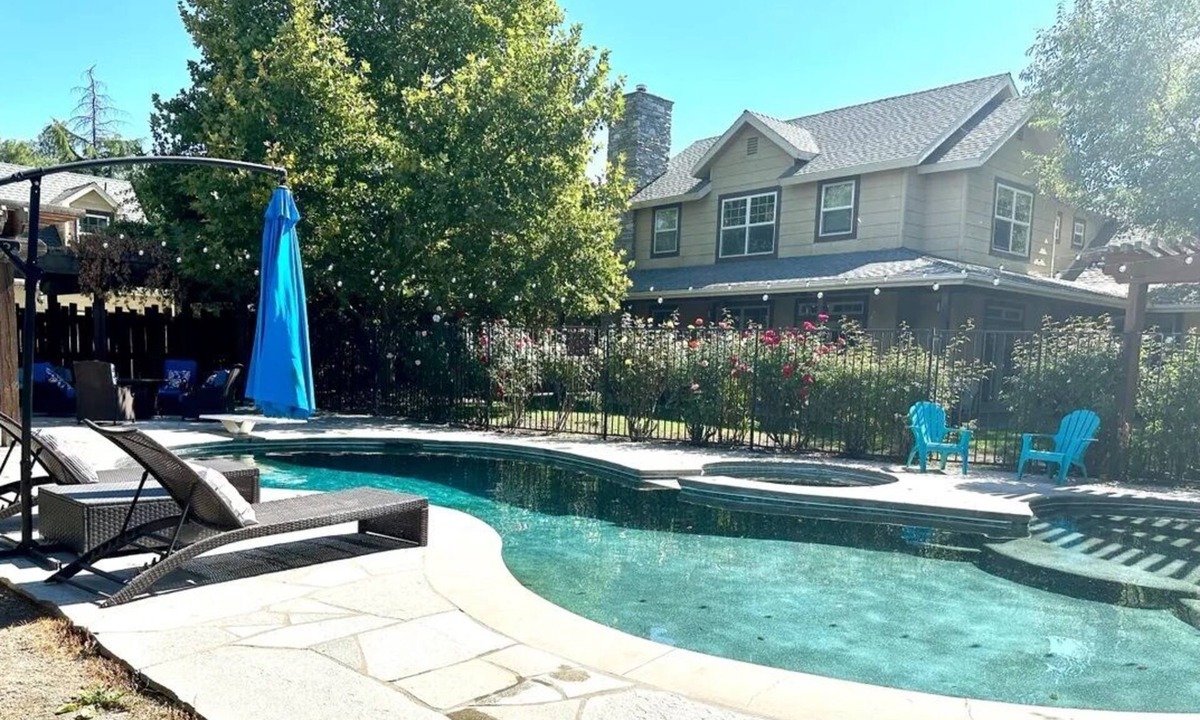 Atascadero House | 5br/3.5ba Estate Sleeps 10 w Pool, Jacuzzi, Playground, Game Room, fire pit