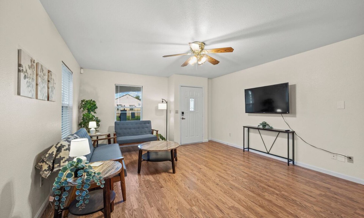 Southeastern Sacramento House | 5BR/3BA Single Story - Near DT Sac, UCD & Sutter