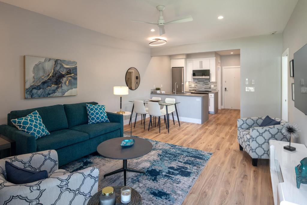 Carlsbad House | 645 Fresh Modern Condo Inside Resort Gates - Free Wifi - Walk to Spa