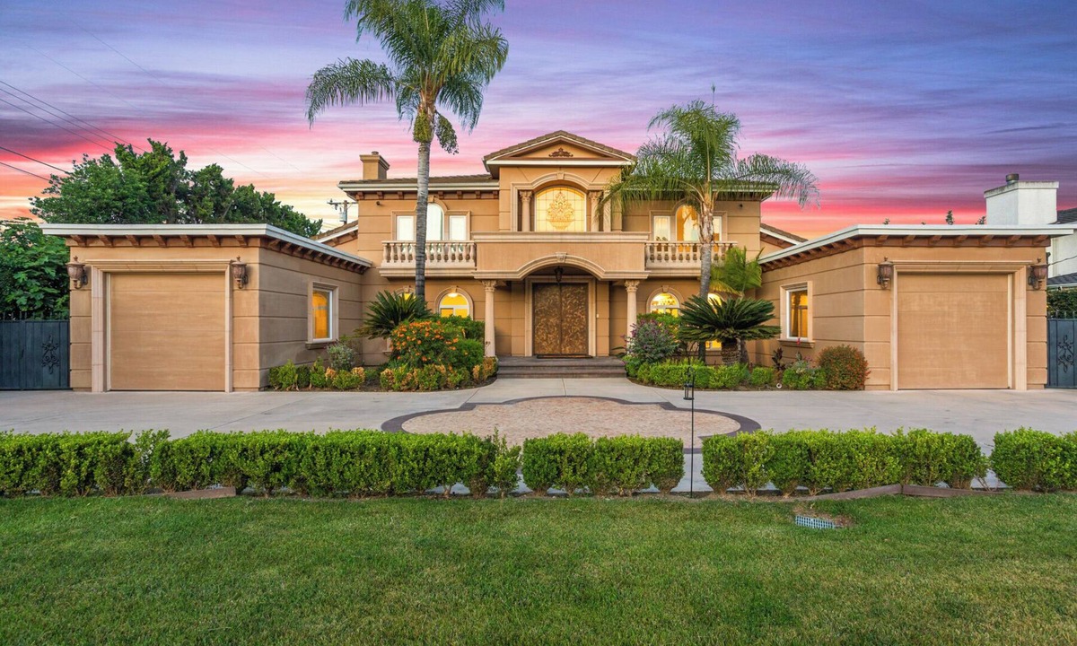 Arcadia House | 7,000 sqft Stylish Mediterranean Mansion 5 beds/6 bath w/Pool & Bball ~ MAJOR INTERNATIONAL SPORTING EVENT