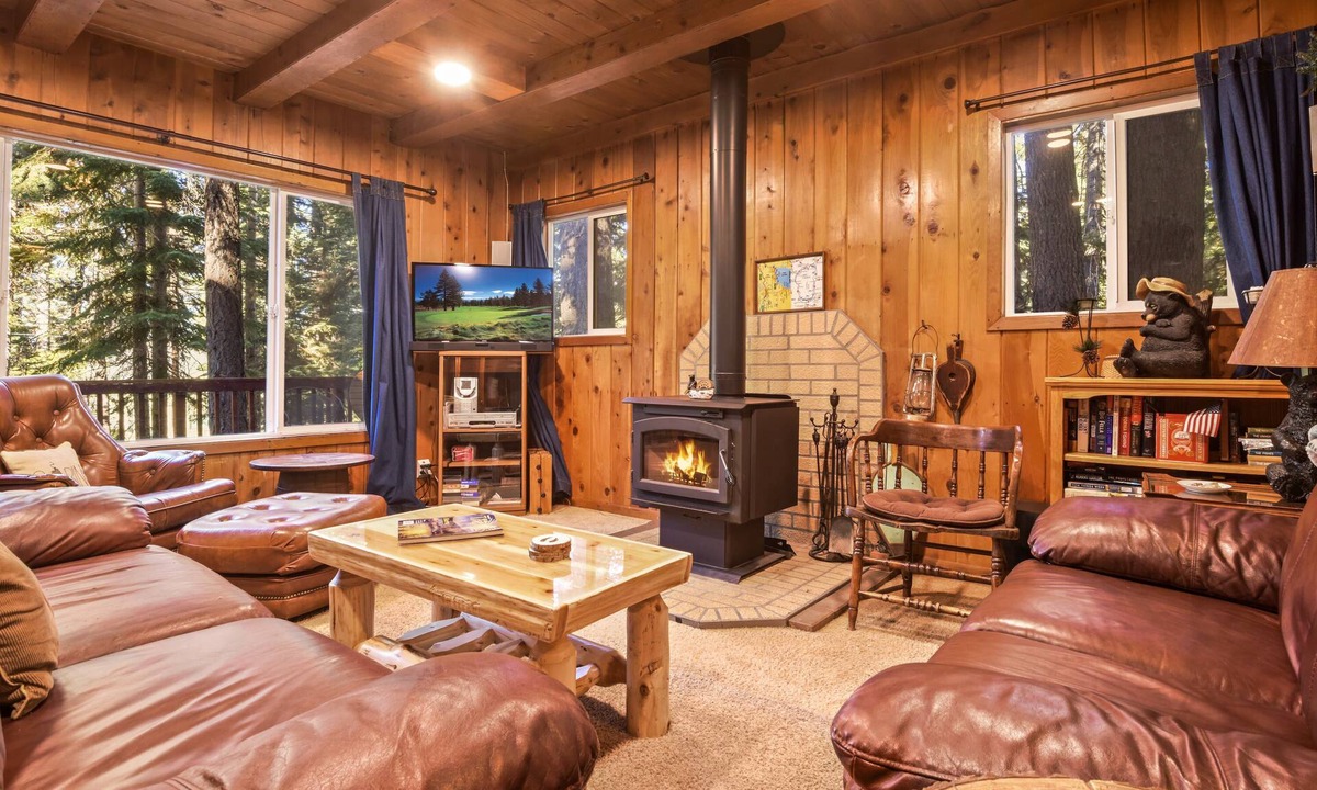 Chamberlands House | 7 minute walk to beach | Chambers Landing Chalet