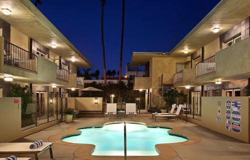 Uptown Design District Hotel | 7 Springs Inn & Suites