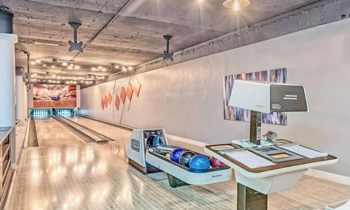 Las Vegas House | 777Rentals - 11BR/11BA - Bowling Villa