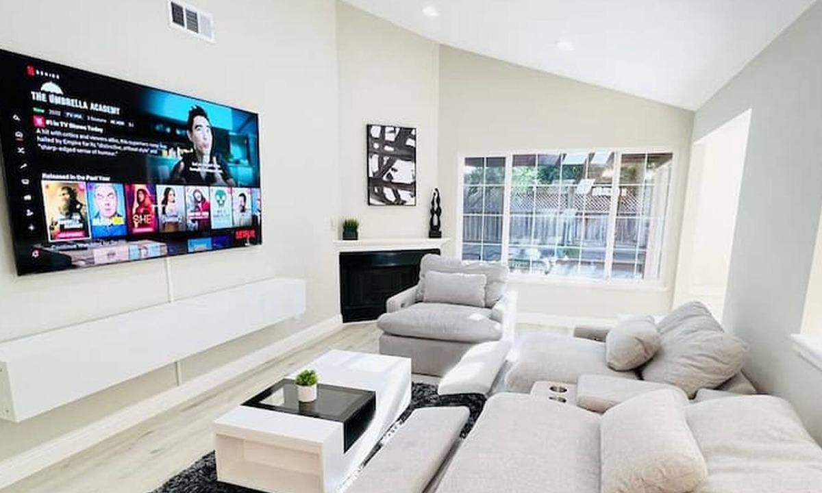 South San Jose House | A Luxurious -3BR/2BA- Urban Gem, Sunlit & Smart!