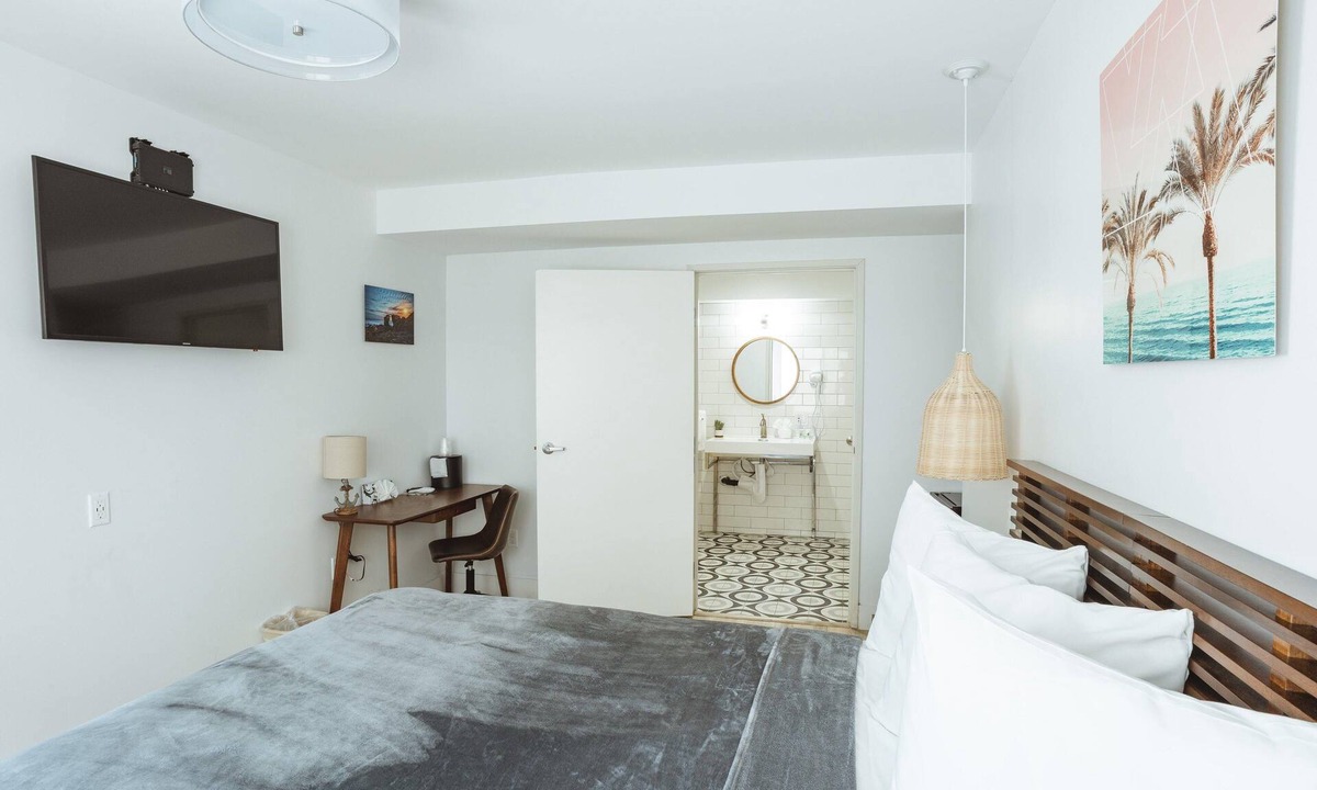 Belmont Shore Hotel | ADA - Deluxe Room, 1 Queen Bed, Accessible Non Smoking