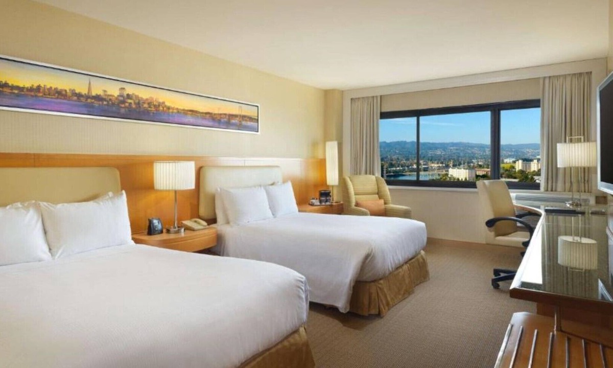 Burlingame House | Airport convenience outside San Francisco !