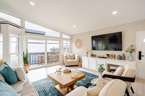 El Porto House | Amazing location, Unique Oceanfront Beach House!