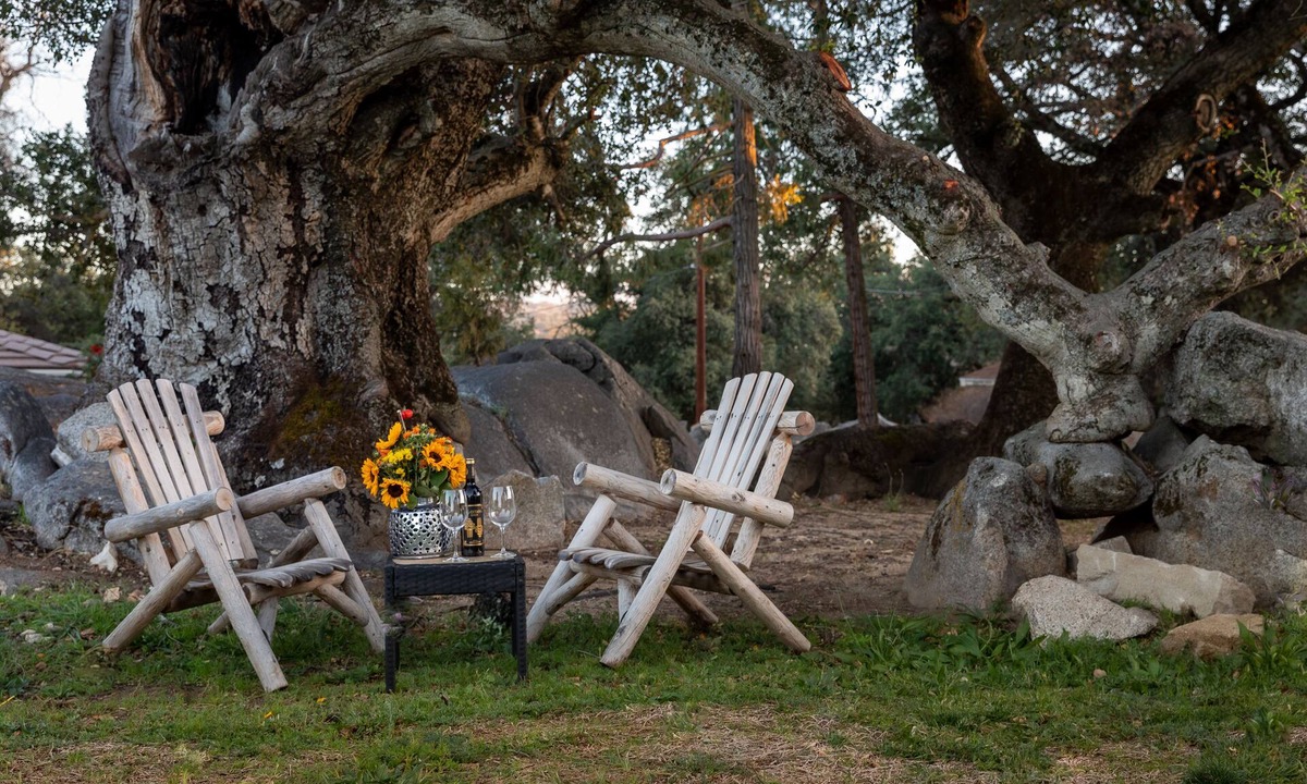 Julian Hotel | Apple Tree Inn