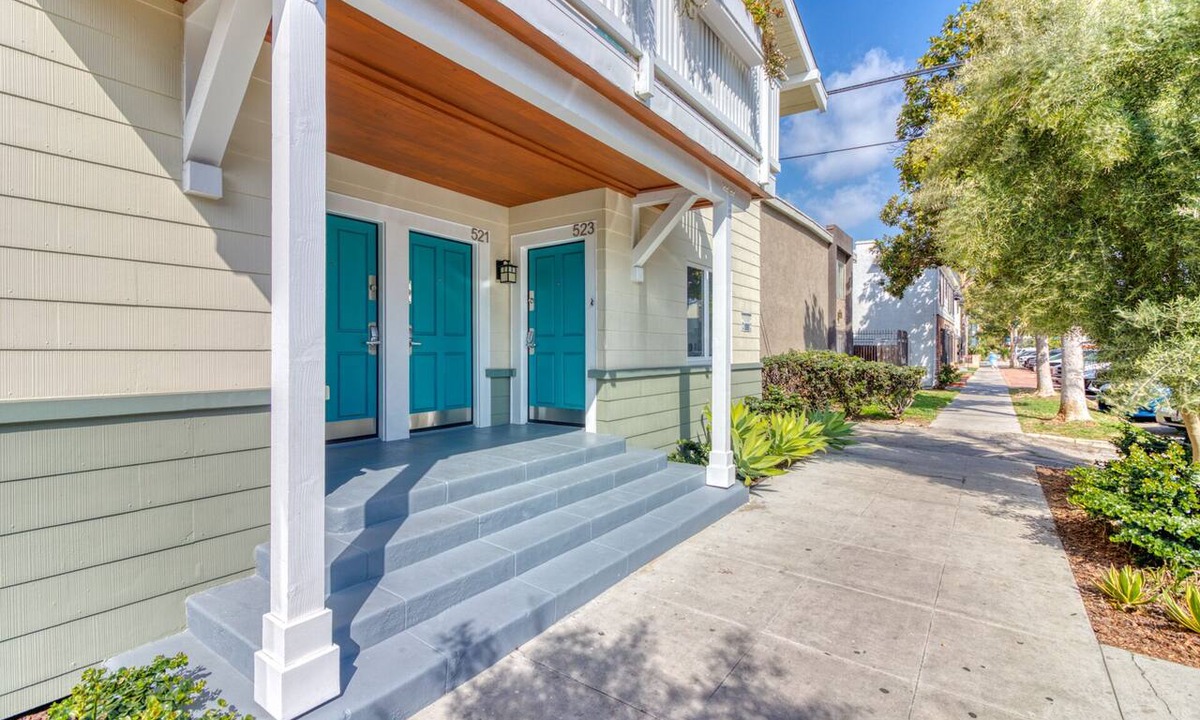 Downtown Long Beach Apartment | Arts District of Long Beach! Walking distance to the beach!