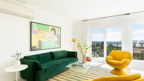 Middletown Apartment | Avalon II by AvantStay Chic Stylish San Diego Condo w Vibrant Interiors