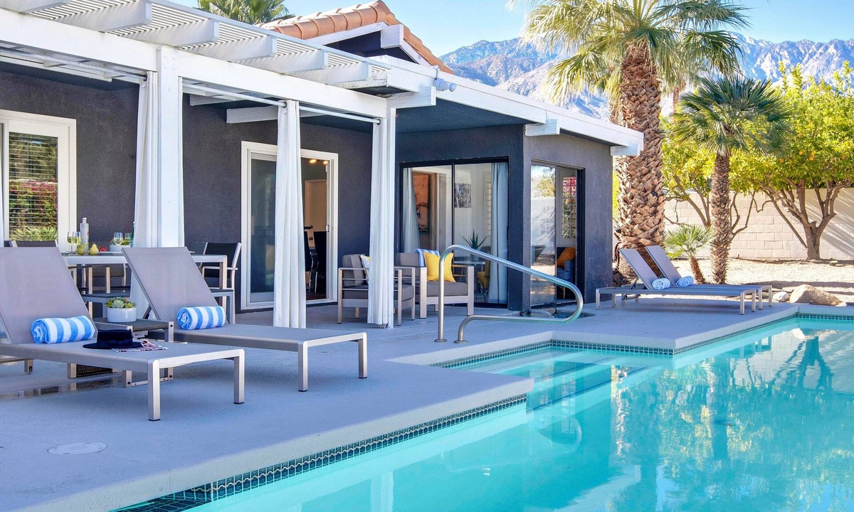 Vista Norte House | Azure Oasis - Modern Poolside Retreat