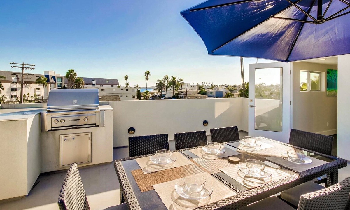 Crown Point House | B5314 Pacific Beach Modern Beach House