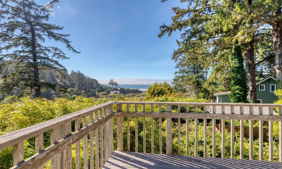 Neahkahnie Beach House | Bamboo House! Cozy Ocean View Home in Manzanita with Large Deck and Fire Pit!