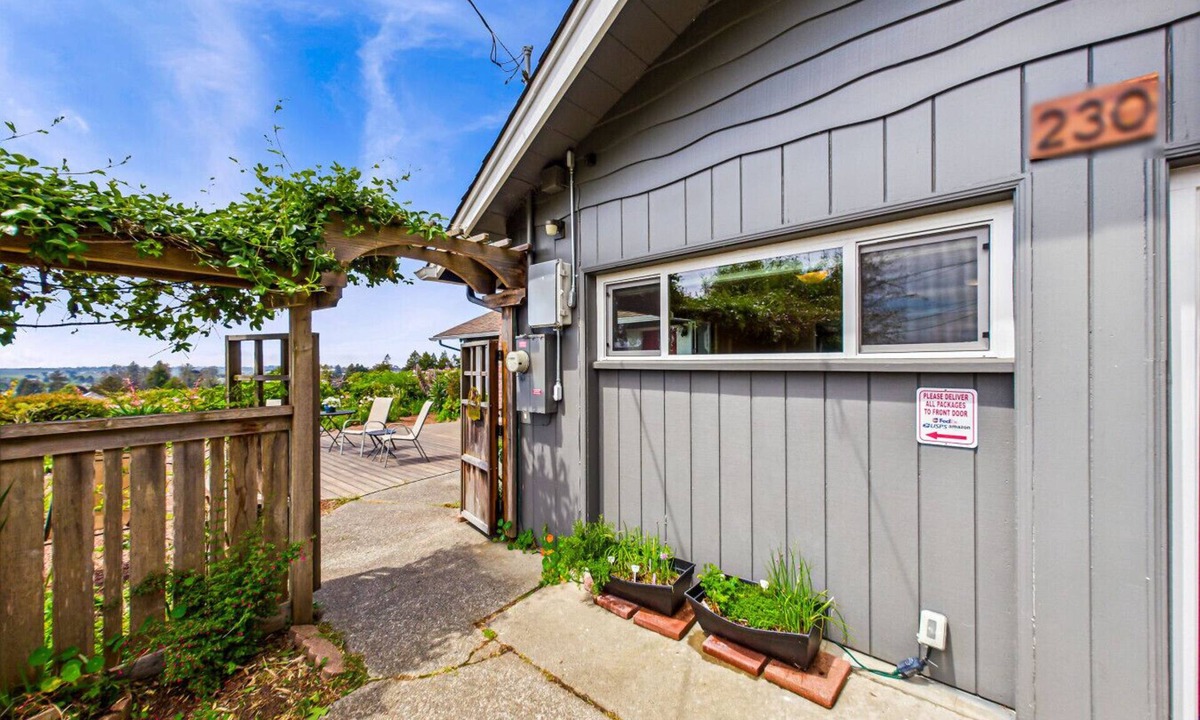 Arcata House | Baxter's Bayview Guest House Near Cal Poly