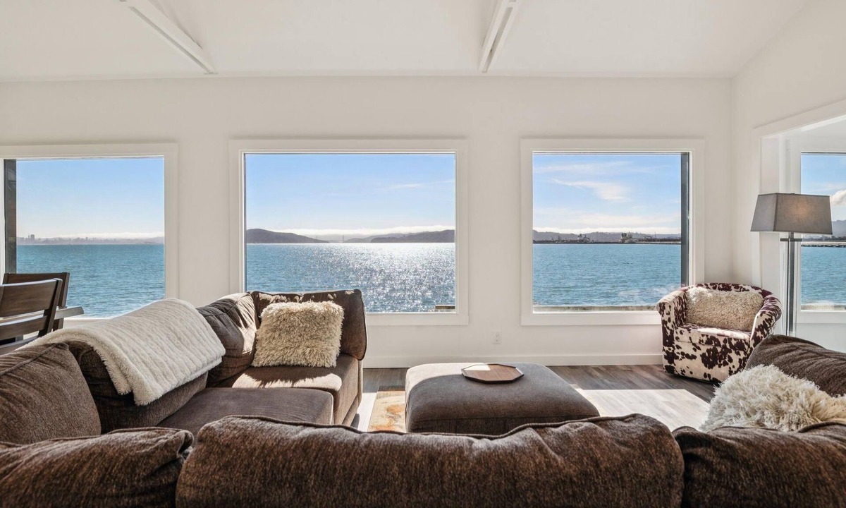 Point Richmond House | Bay Breeze Retreat | Water Front, Family Friendly