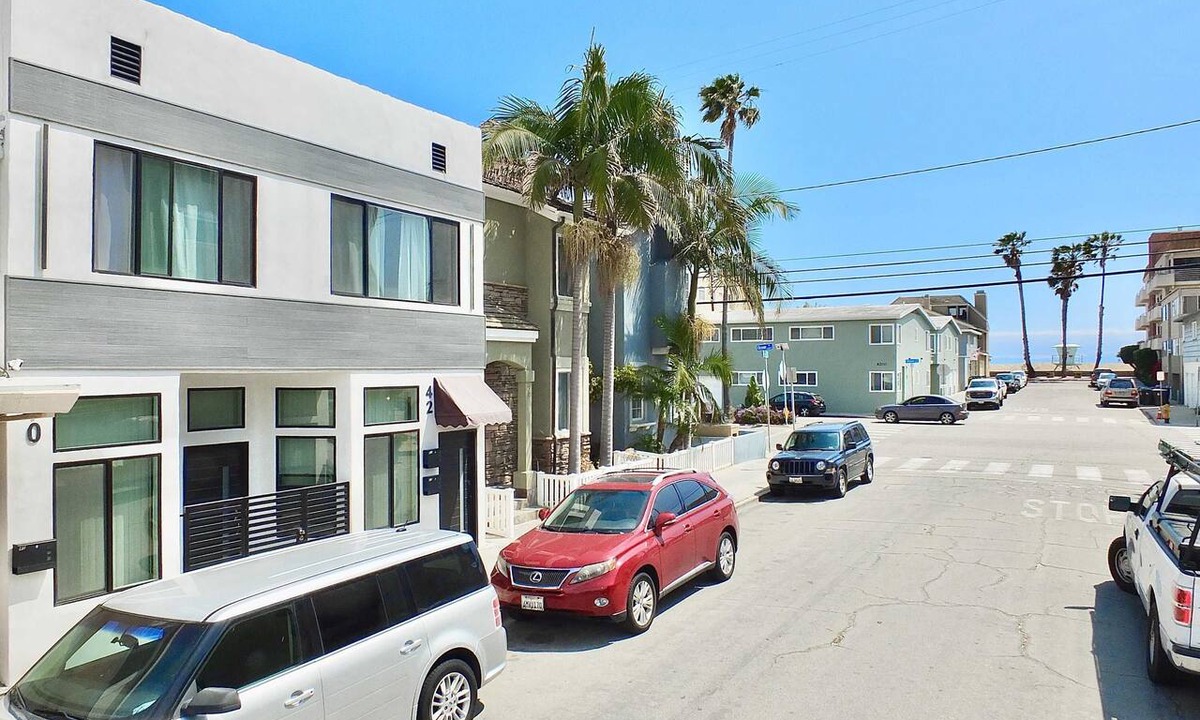 Peninsula Condo | Beach and Bay, Steps to Water, World Cup, Sleep 6