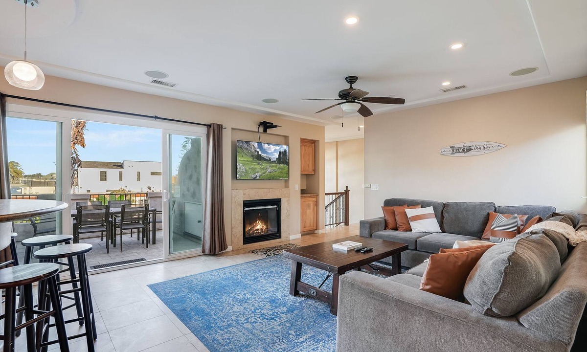 South Mission Beach House | Beach Dream - Steps to the boardwalk & beach with AC, WiFi, deck, prime location!