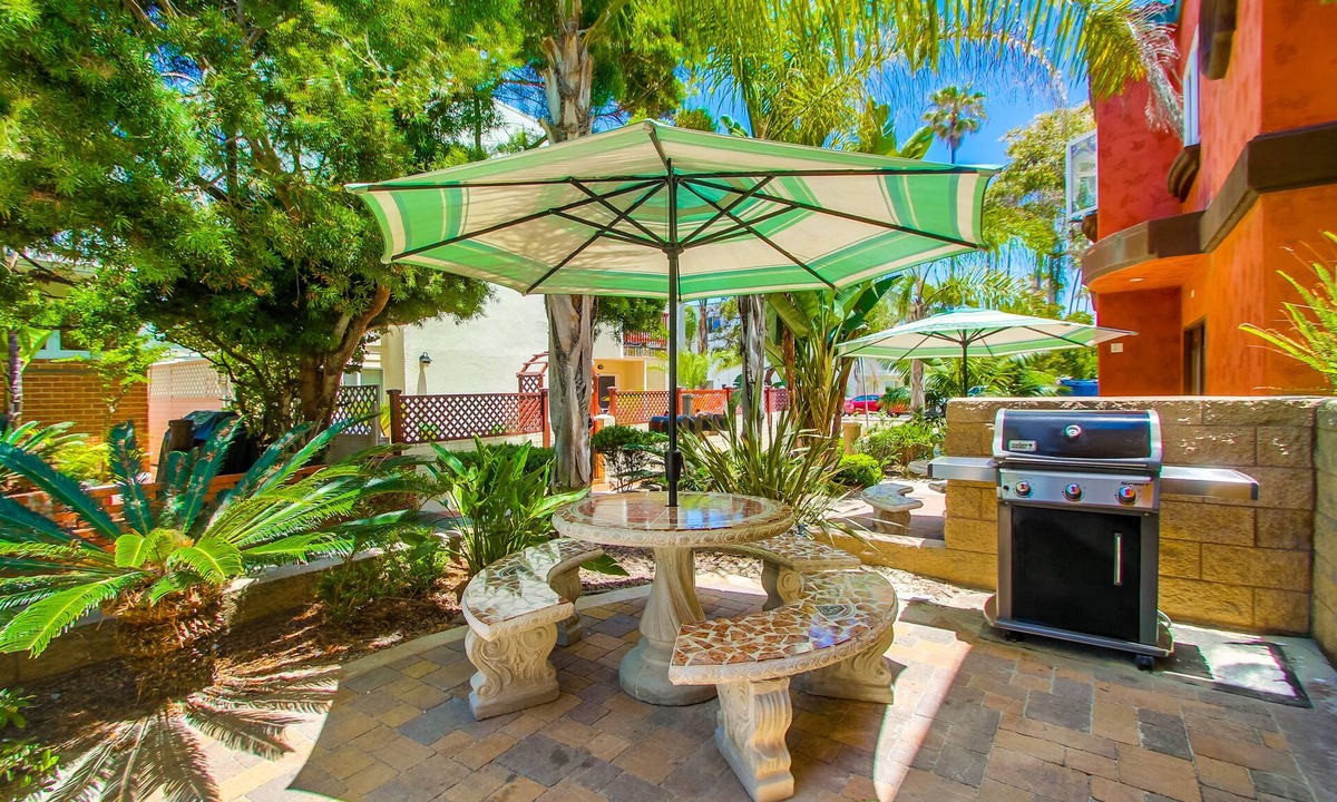 South Mission Beach House | Beach Perfection - Private Patio, AC, Dog Friendly, Steps to Beach