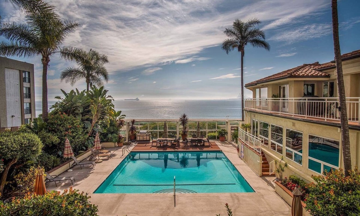 Alamitos Beach Condo | Beachfront Condo - Walk to Restaurants & Attractions