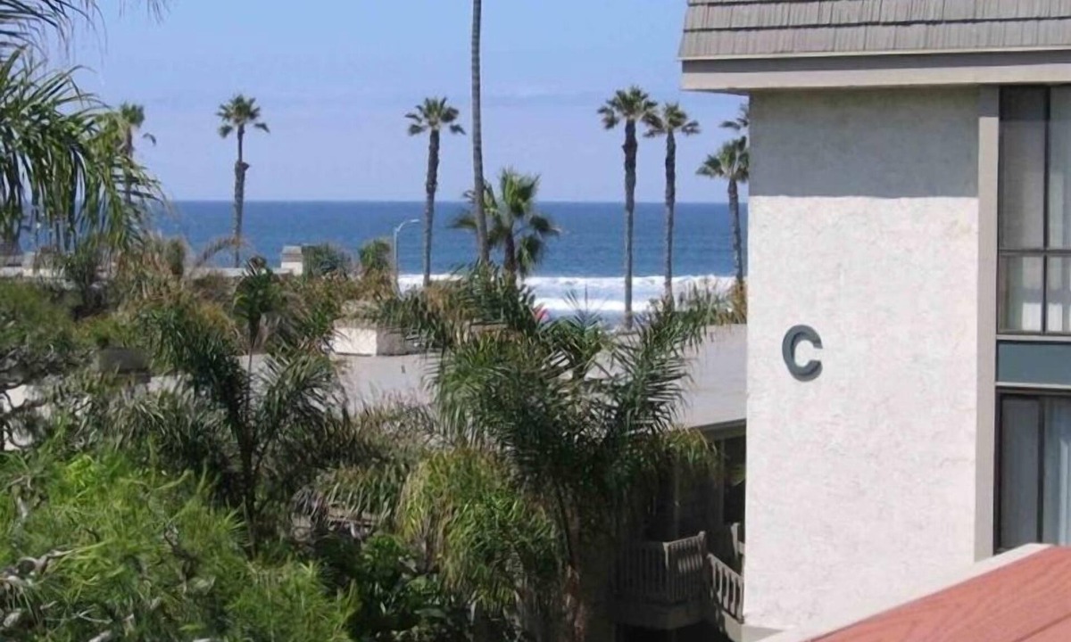 Townsite Condo | Beautiful Ocean View Condo - Steps from the Beach [Pay in installments]