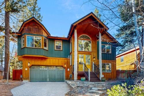 Pioneer Trail House | Beautiful & Spacious Newer Home with Lovely Master Suite & Gourmet Kitchen