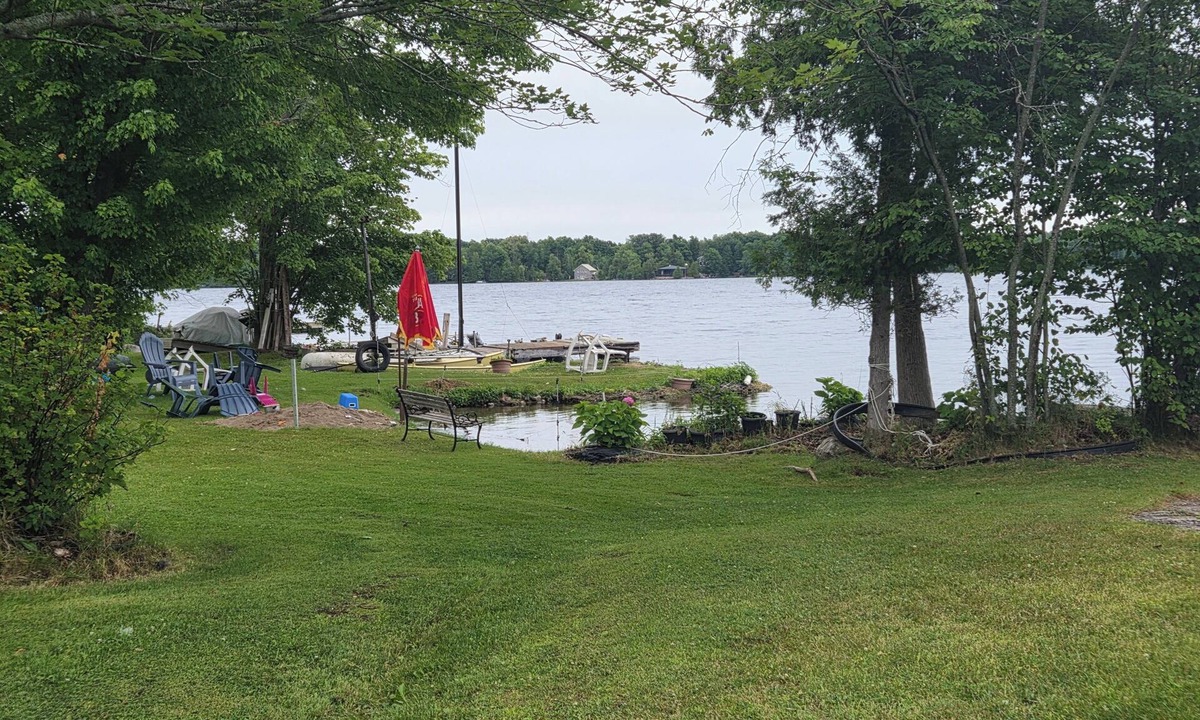 Rideau Lakes Cottage | Beautiful Waterfront Cottage
