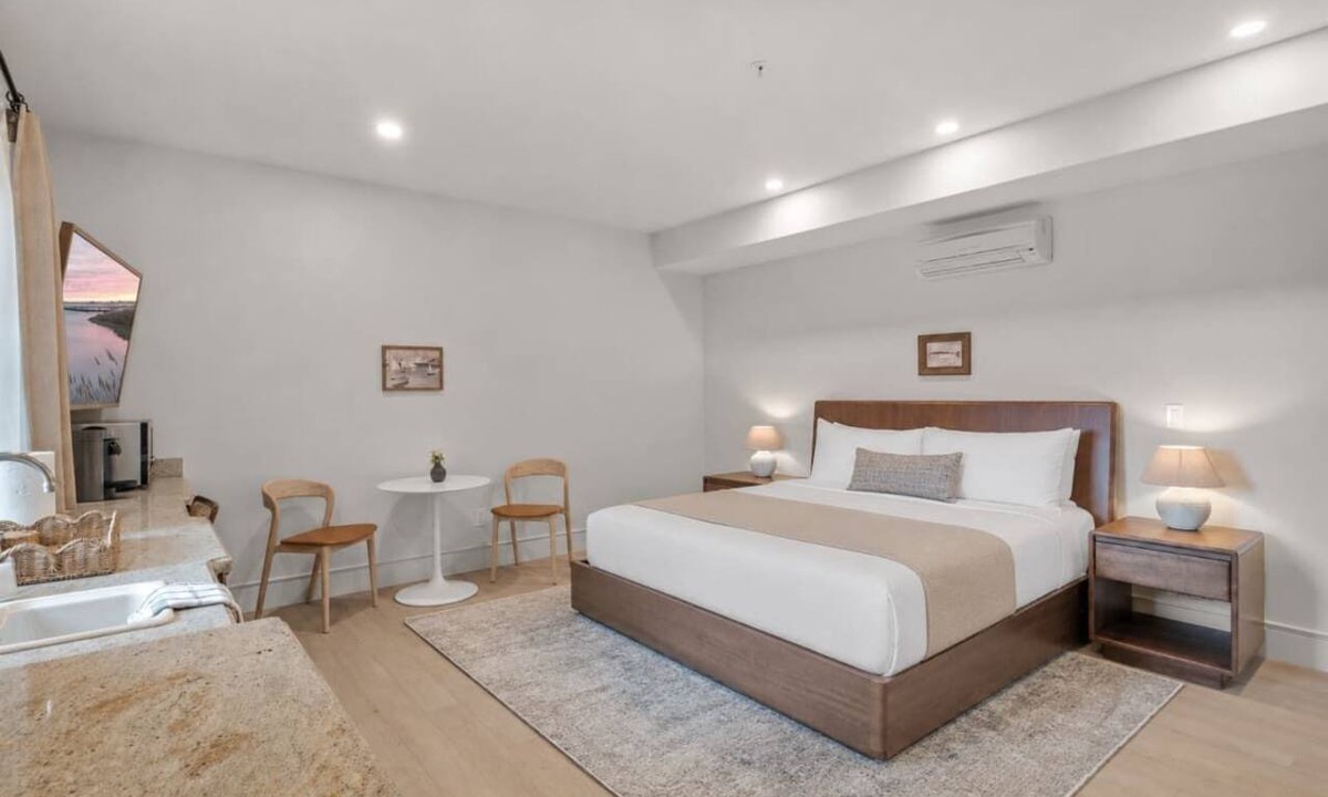 Eastside Santa Cruz Apartment | Bella Notte by the beach Studio 3