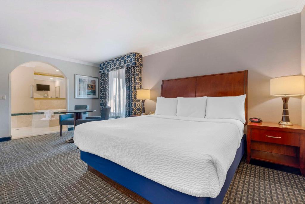 Lantern District Hotel | Best Western Plus Marina Shores Hotel